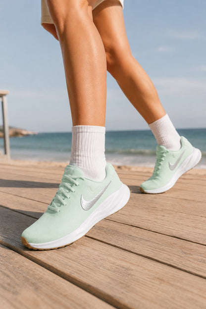 Nike Revolution 7